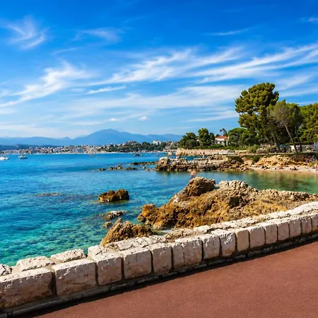 Climatisé Avec Piscine, Proche Centre Et Plages D'antibes