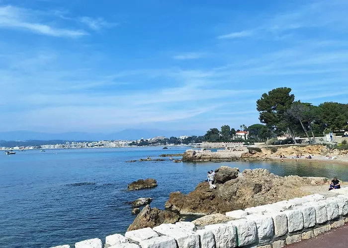 Appartement avec Piscine, Quartier calme proche centre et plages d'Antibes *