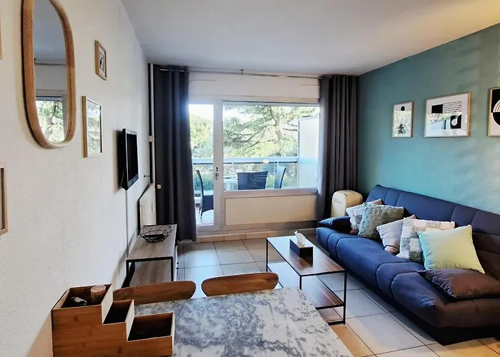 Apartment Appartement Lumineux Renove Avec Grande Terrasse Plein Sud & Piscine, Proche Plages Antibes