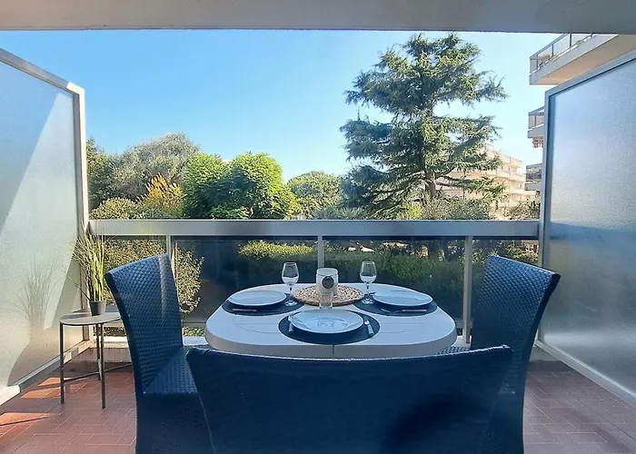 Appartement Lumineux Renove Avec Grande Terrasse Plein Sud & Piscine, Proche Plages Antibes