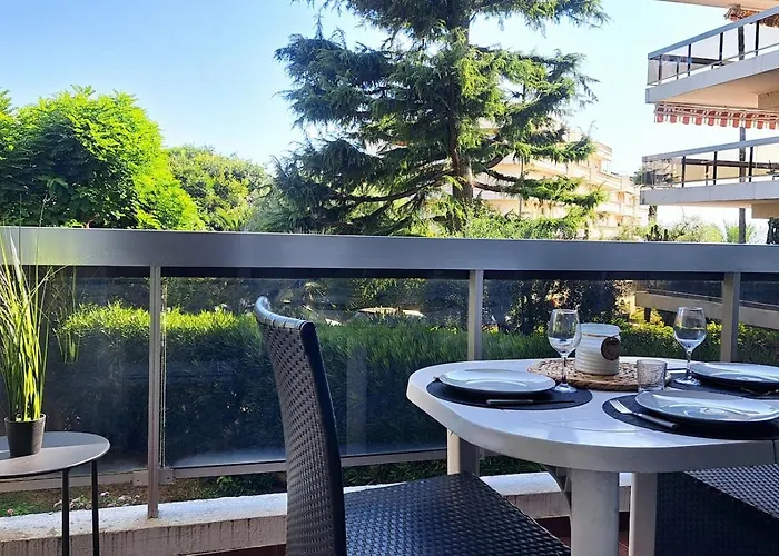 Appartement Lumineux Renove Avec Grande Terrasse Plein Sud & Piscine, Proche Plages Apartment *